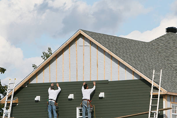 Professional Siding Installation technician working in Nottingham, PA